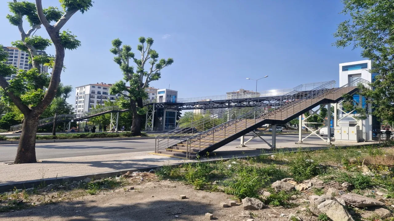 CONSTRUCTION OF 6 PEDESTRIAN OVERPASSES